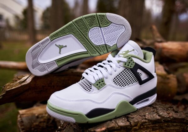 Jordan 4 Retro Seafoam (Women's)